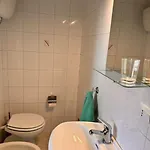 Vicolo 9 E Tre Quarti 아파트 *