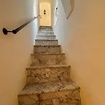 Vicolo 9 E Tre Quarti 아파트 *