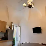 Vicolo 9 E Tre Quarti