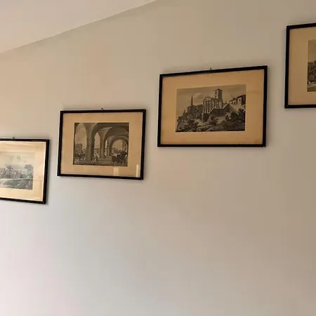 Vicolo 9 E Tre Quarti 아파트 *