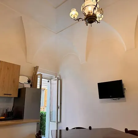 Vicolo 9 E Tre Quarti