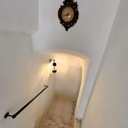 Vicolo 9 E Tre Quarti * Gaeta