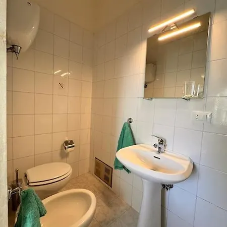 Vicolo 9 E Tre Quarti * Gaeta