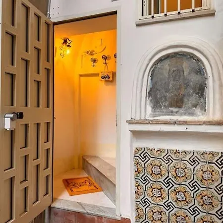 Vicolo 9 E Tre Quarti * Gaeta