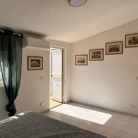 Vicolo 9 E Tre Quarti