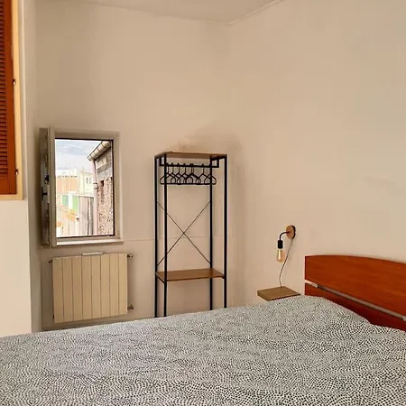 Vicolo 9 E Tre Quarti Gaeta