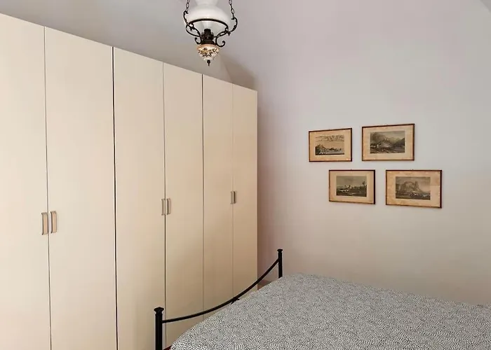 Vicolo 9 E Tre Quarti