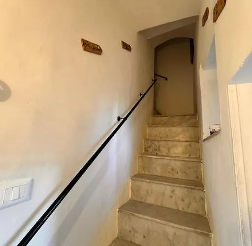 Vicolo 9 E Tre Quarti * Γκαέτα