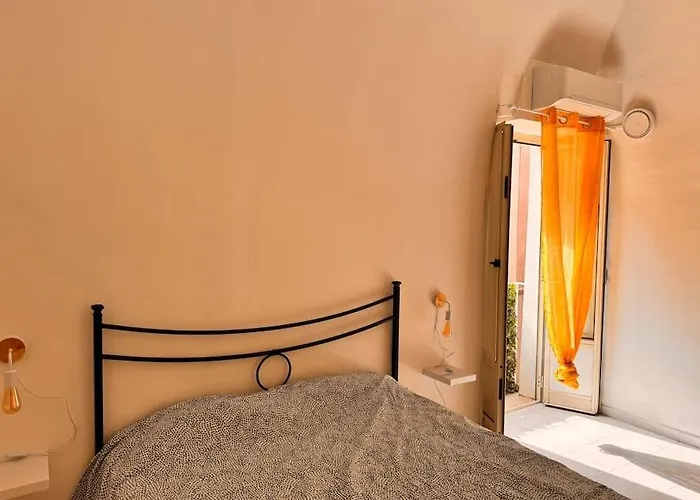 Vicolo 9 E Tre Quarti *