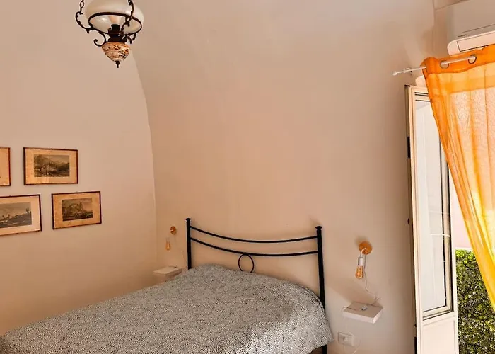 Vicolo 9 E Tre Quarti * Γκαέτα